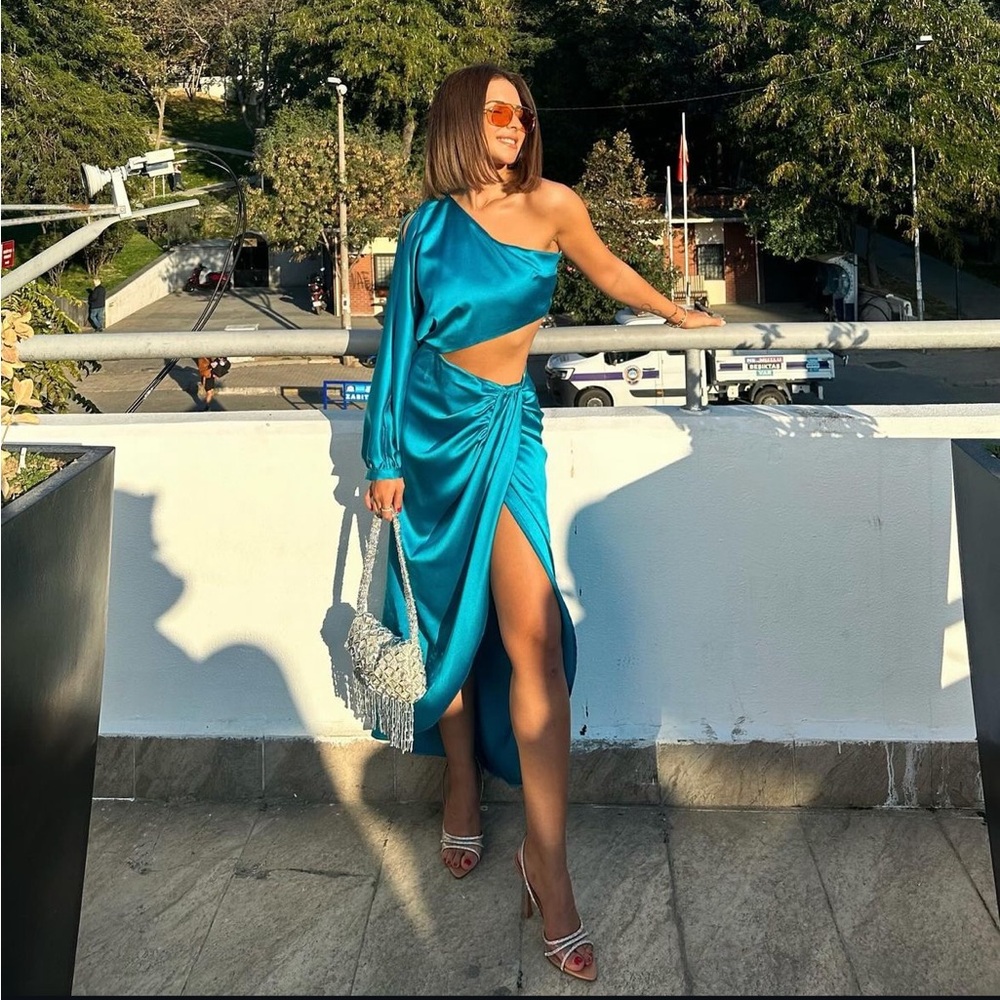 ZARA NWT TURQUOISE SATIN EFFECT ASYMMETRIC DRESS 8159/899